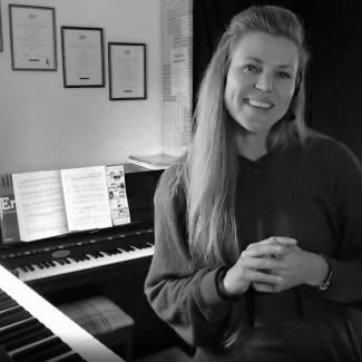 Laura Boston Barber online piano teacher